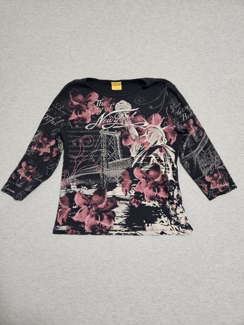 Black & pink graphic 3/4 sleeve top with rhinestone details aop all over print